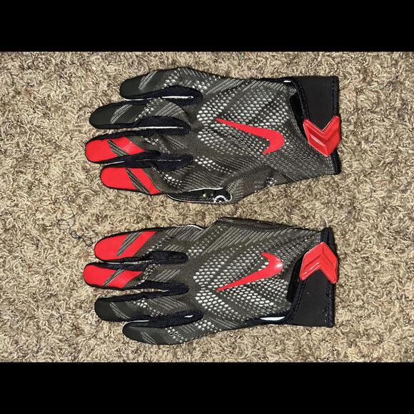 Nike NFL Tampa Bay Buccaneers Vapor Knit On Field Football Gloves - Picture 1 of 9
